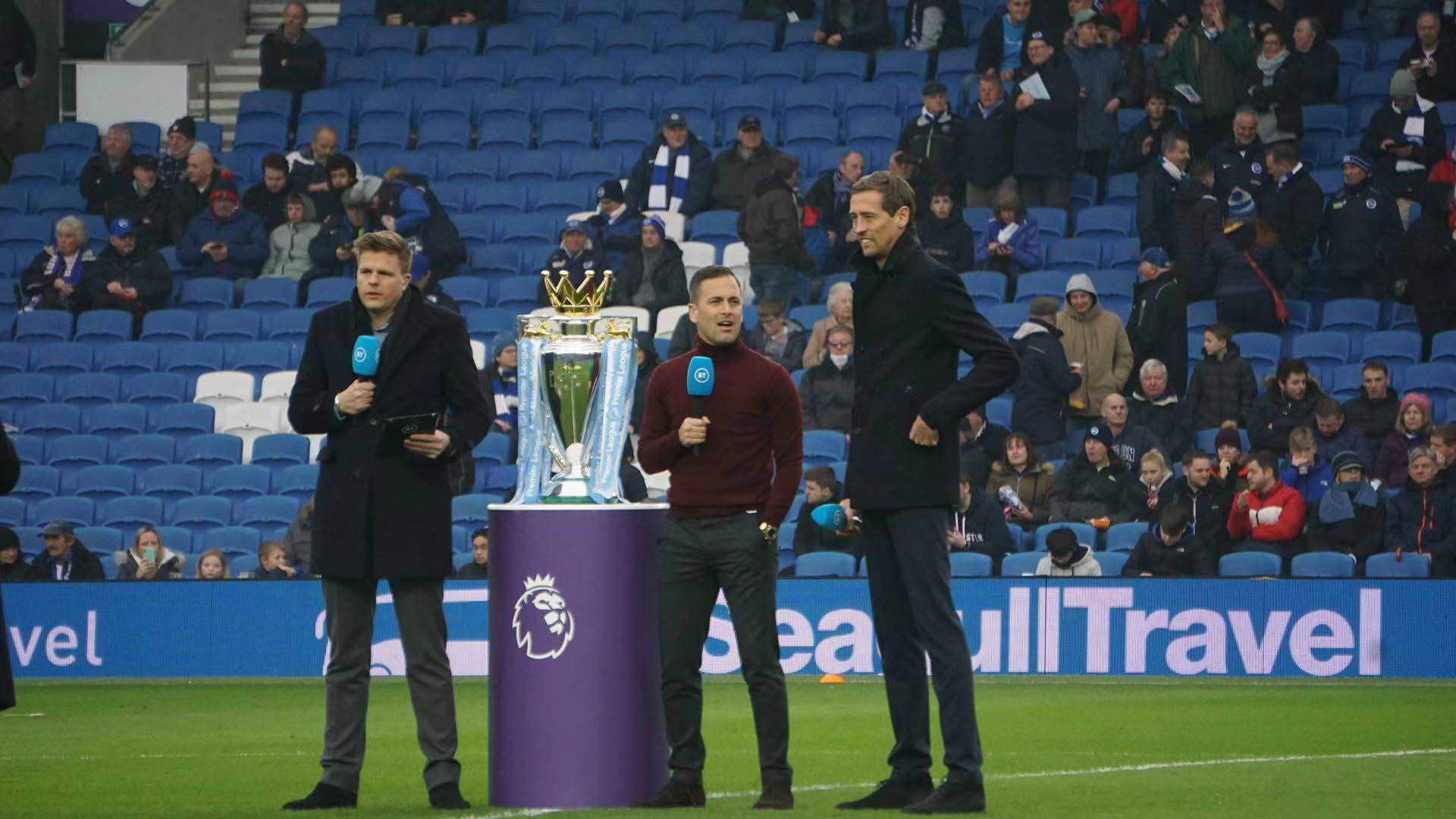 与许多年轻 与许多年轻